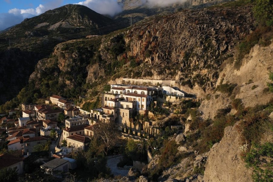 Pescara - Dhërmi - Zoe Hora