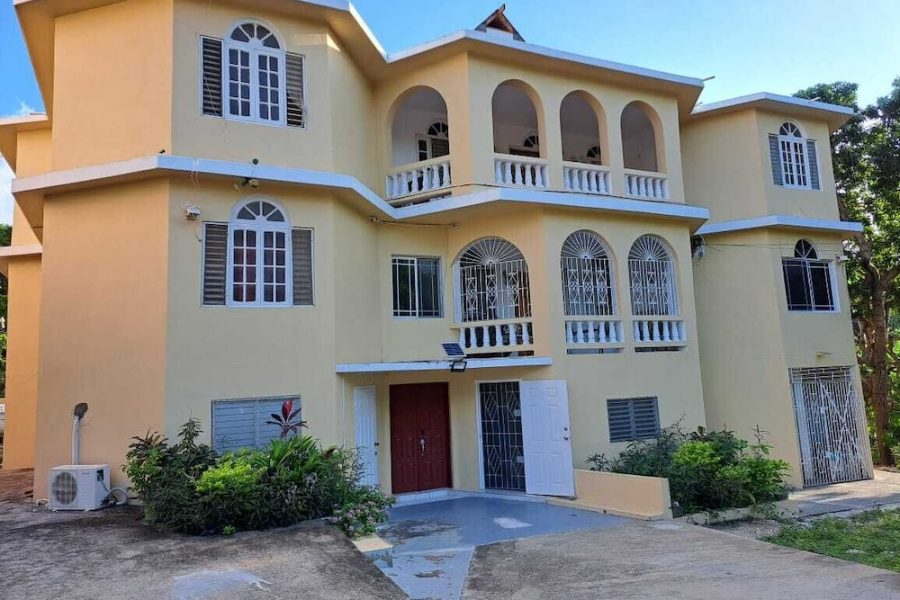 Bologna - Montego Bay - Iron-Shore Apartments