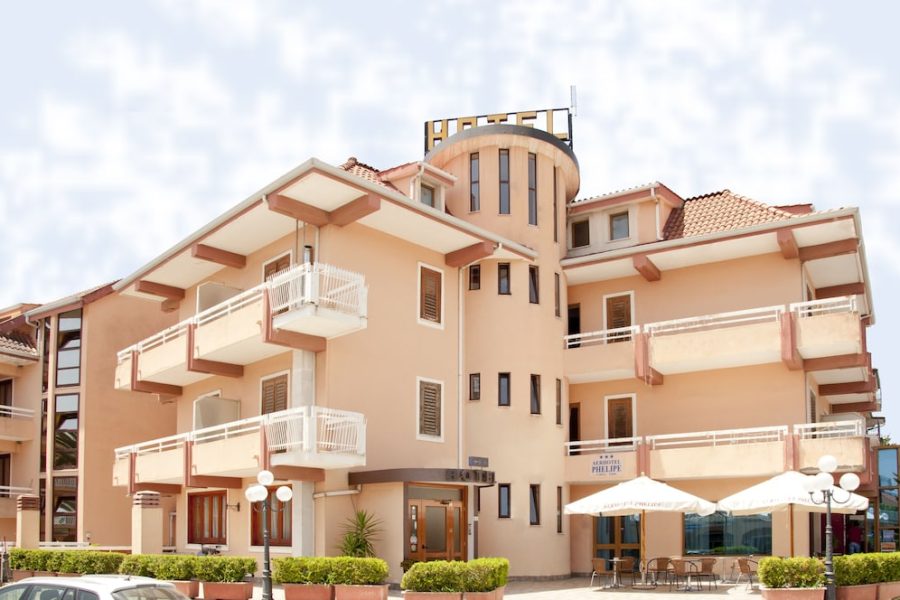 Pisa - Lamezia Terme - Aerhotel Phelipe