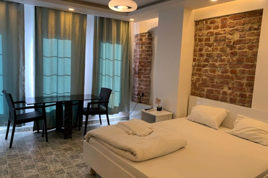 Verona - Istanbul - The Red Tent Social Hostel