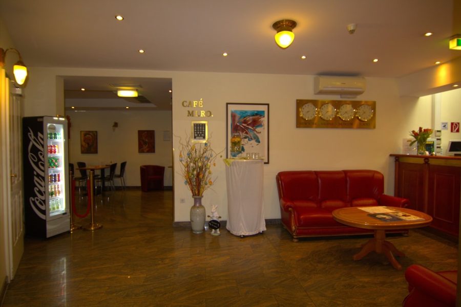 Lamezia Terme - Vienna - Suite Hotel 900 m zur Oper