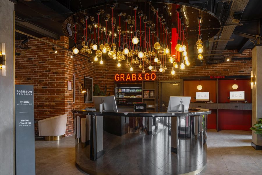 Pisa - Gatwick - Radisson RED London Gatwick Airport