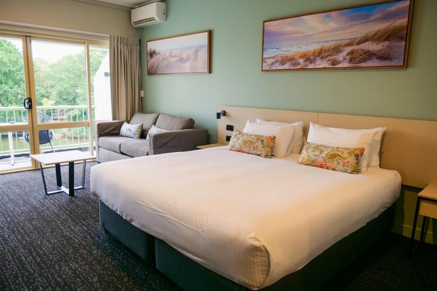 Milano - Gold Coast - Nightcap at Hinterland Hotel Nerang