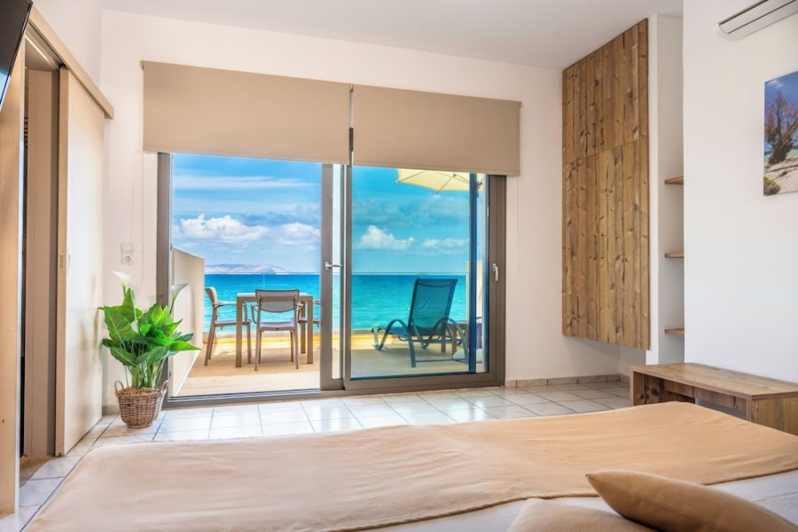 Milano - Heraklion - Almare Beach