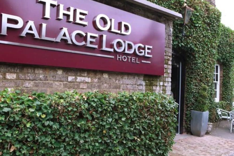 Milano - Luton - The Old Palace Lodge