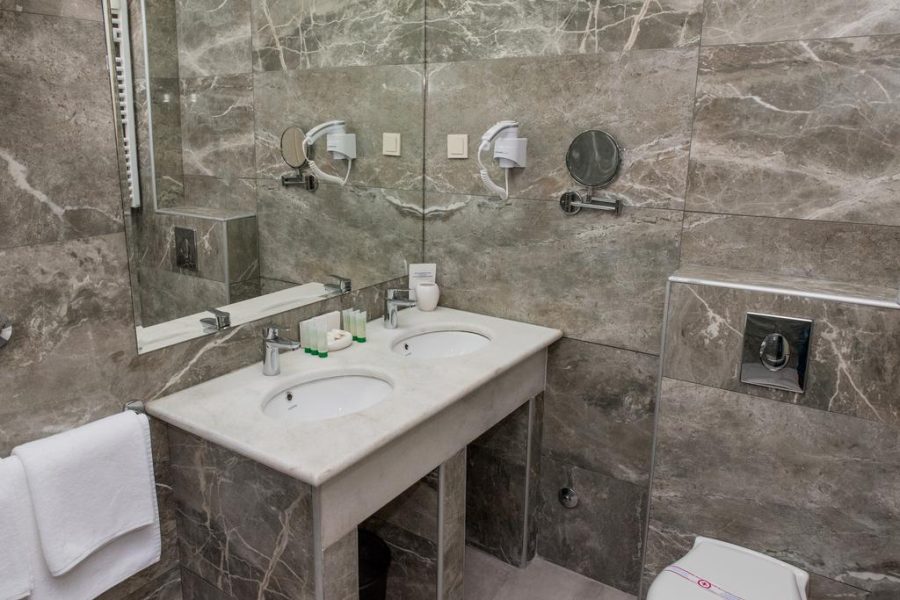 Milano - Podgorica - Hotel Crnogorska Kuća