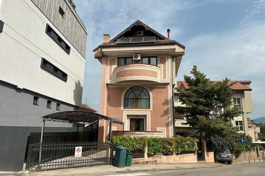 Milano - Skopje - Hillside Garden