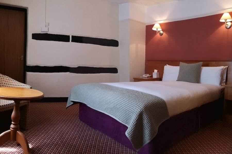 Milano - Watford - The Tudor Hotel