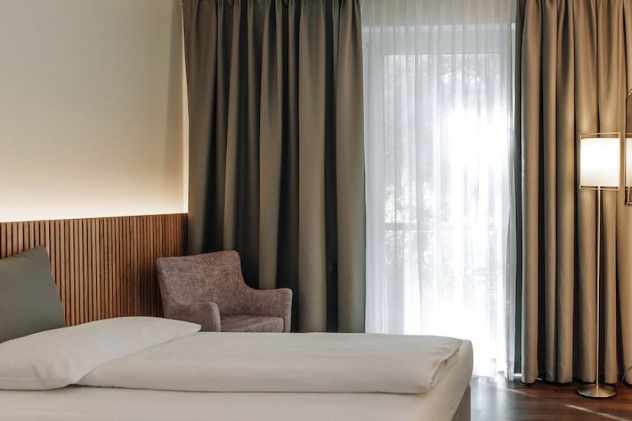 Napoli - Schwechat - HEINhotel vienna airport