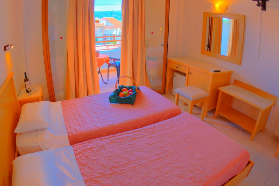 Bari - Agios Ioannis (Corfu) - Louvre Hotel