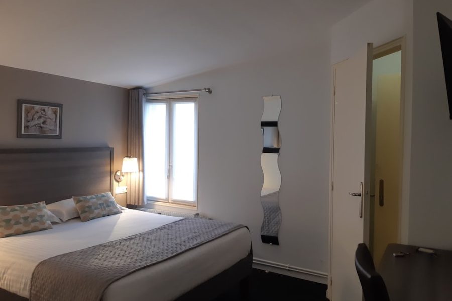 Roma - Versailles - Aerotel Versailles Saint Cyr - L'étape du Silence