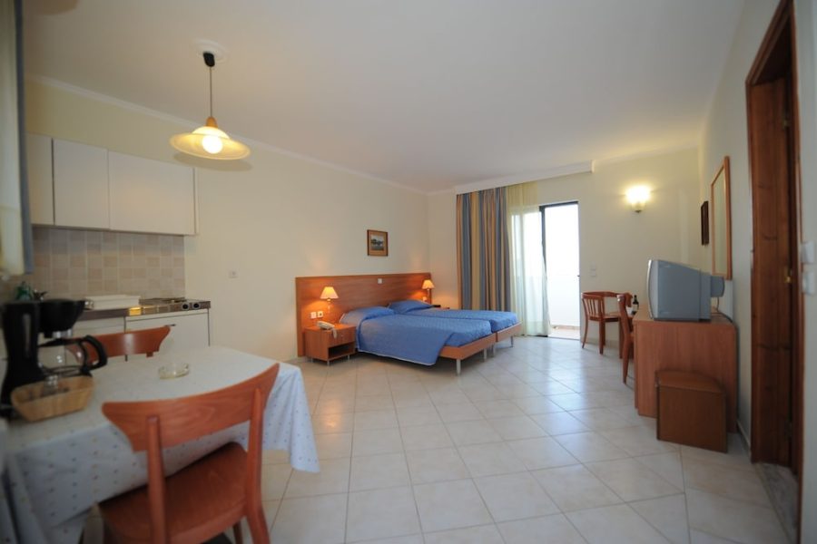 Pisa - Lindos - Golden View Studios