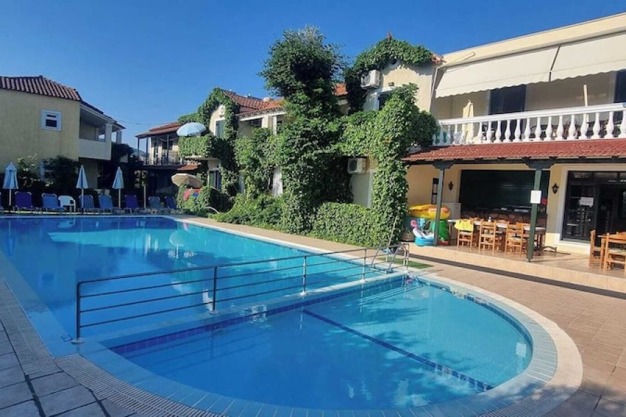 Trieste - Moraḯtika - The Mayflower Studios & Apartments