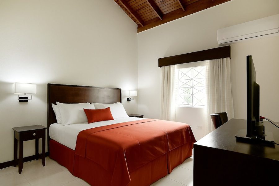 Milano - Kingston - Shirley Retreat