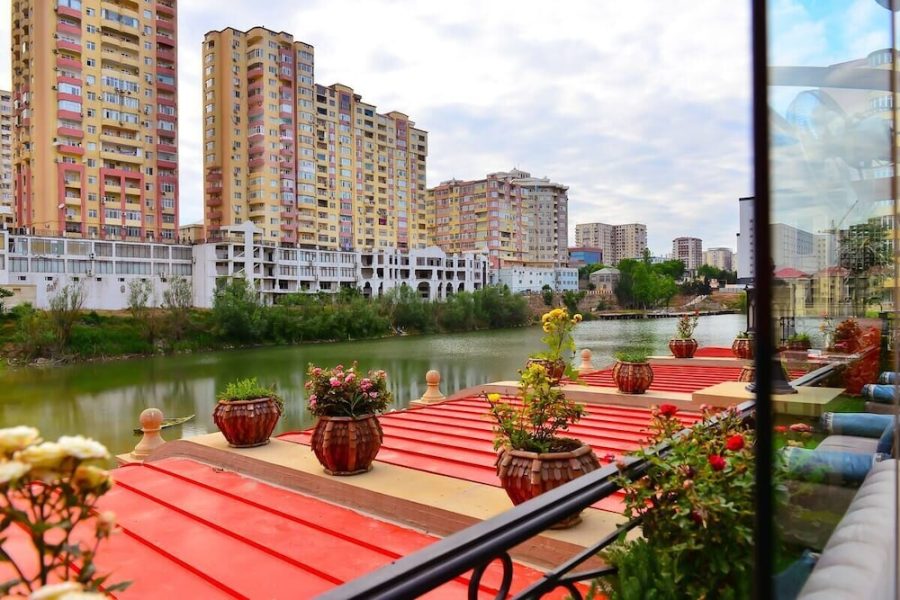 Milano - Baku - Lake Palace Hotel & Restaurant