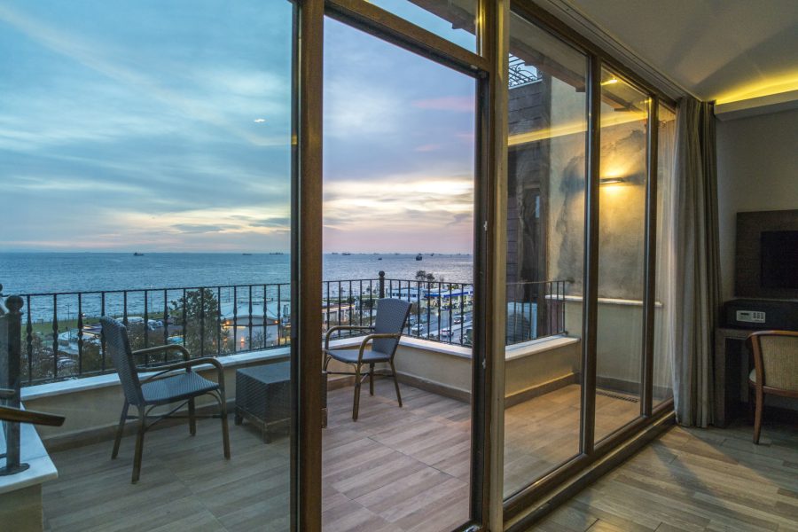 Napoli - Istanbul - Cheers Lighthouse