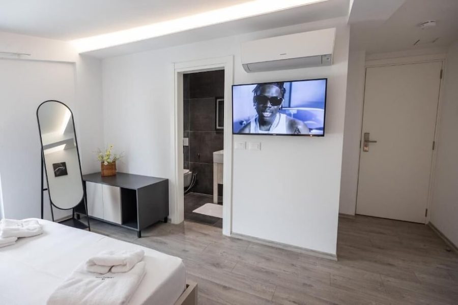 Bari - Tirana - Leon Hotel