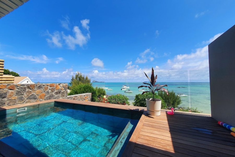 Bari - Grand Baie - Luxury beachfront villa with private pool and cozy Pavillon with private jacuzzi on rooftop terrace