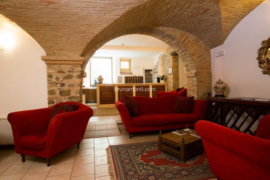 Cagliari - Foligno - Palazzo Brunamonti Boutique Hotel