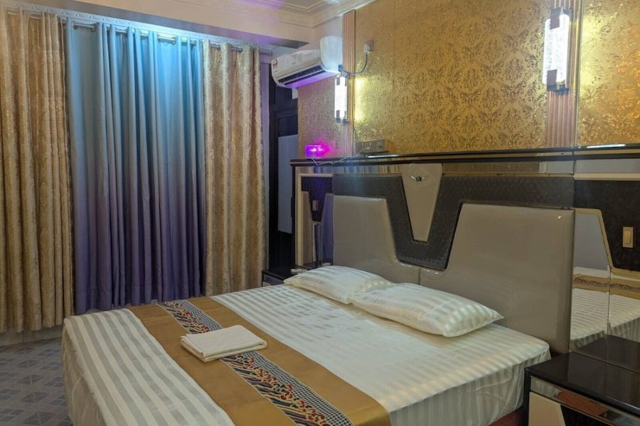 Verona - Male - Ontrack Travel Transit Hotel