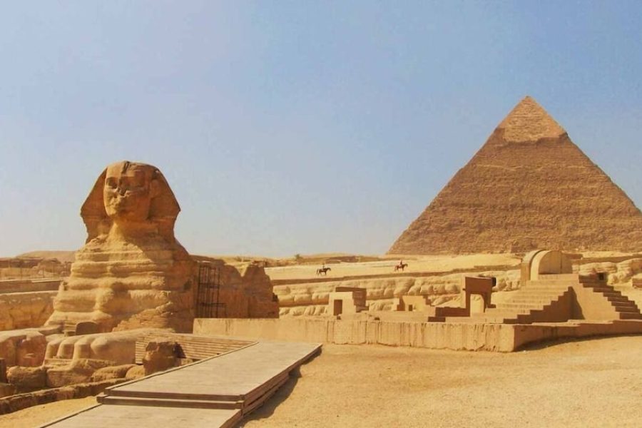 Napoli - Il Cairo - Phoenix pyramids view