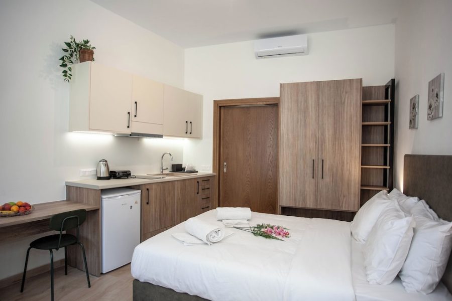Milano - Palaiochóra - Azogire Hotel