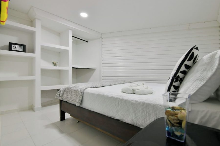 Milano - San Andrés - Bay Winds Inn