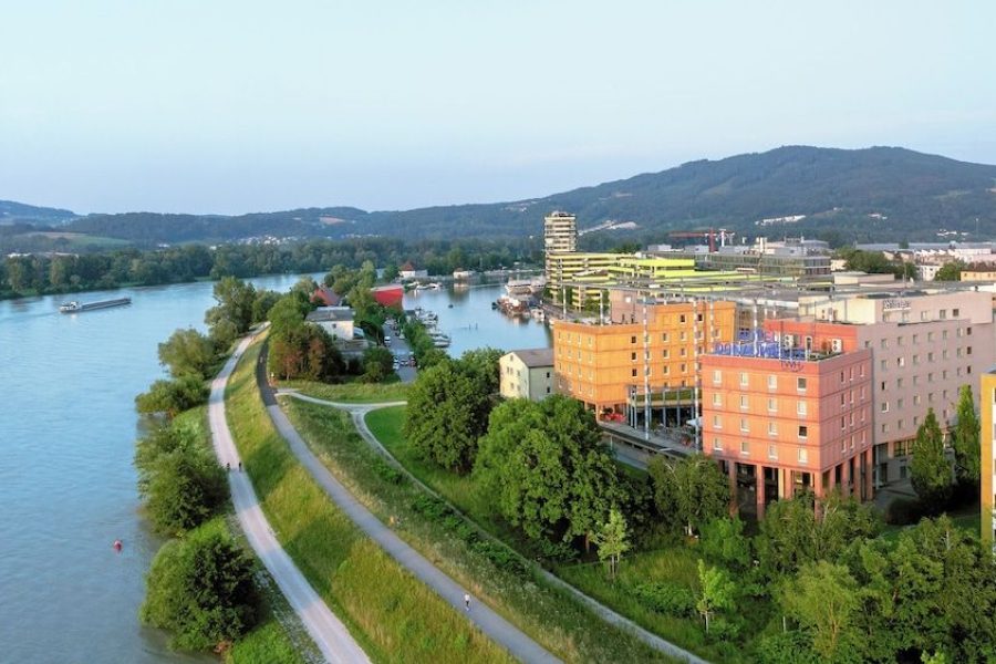 Bari - Linz - Trans World Hotel Donauwelle