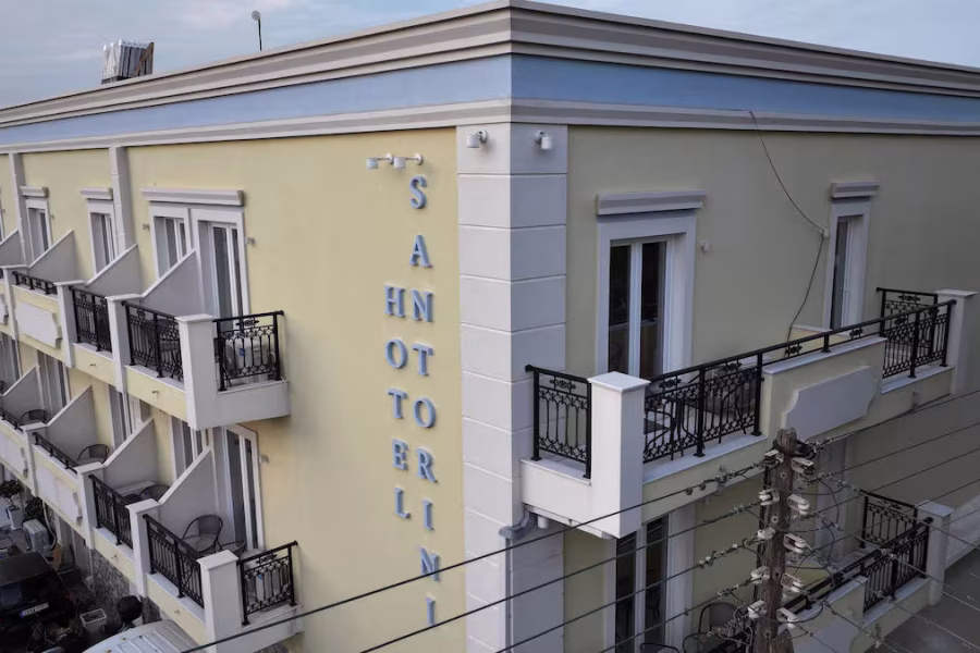 Bari - Órmos Athiniós - Hotel Santorini