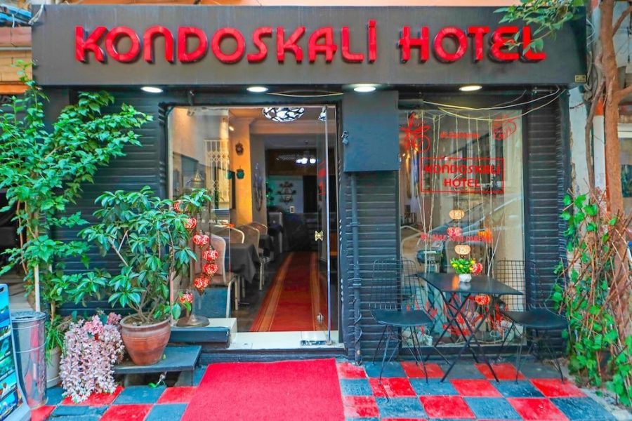 Bologna - Istanbul - Kondoskali Hotel