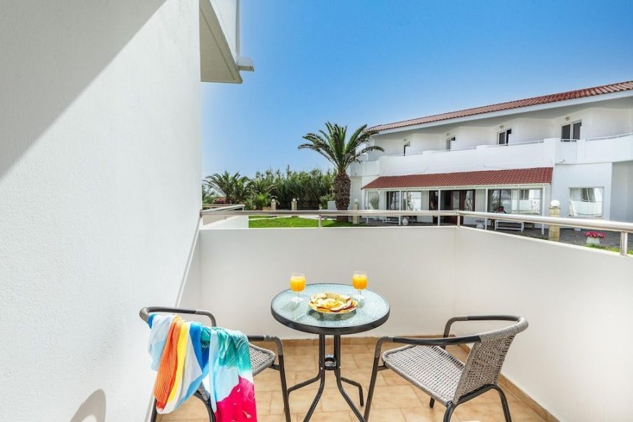 Bari - Platanias (Crete) - Mrs Chryssana Beach Hotel by GHH
