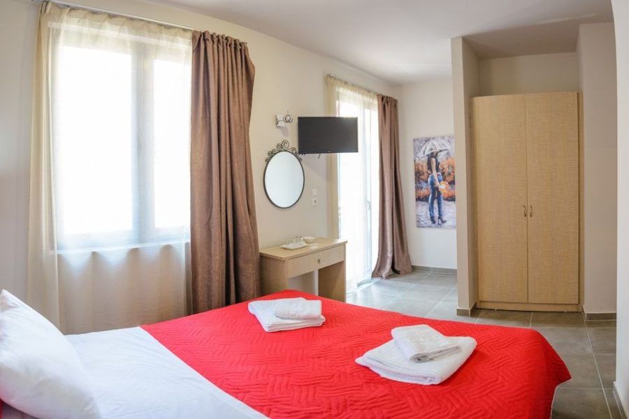 Palermo - Atene - LUX Hotel 5 mins walk from port of Piraeus and metro station