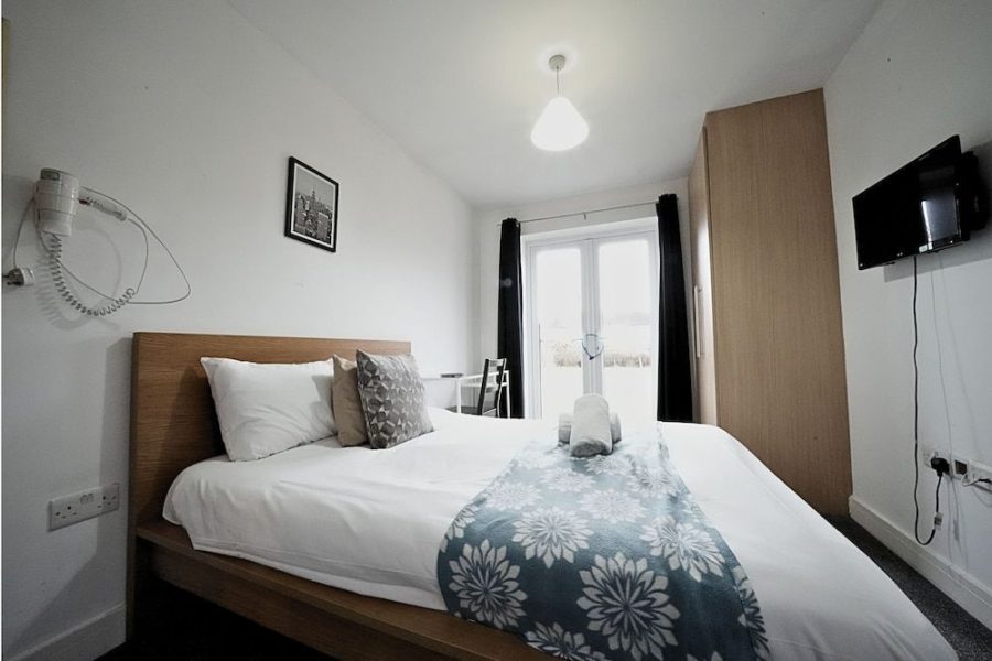 Roma - Heathrow - Private on suites- Private Bathroom every room-1 Bus to Heathrow Airport