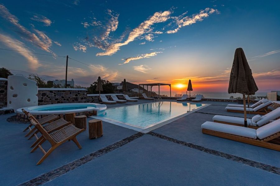 Brindisi - Santorini - Nuvia Suites