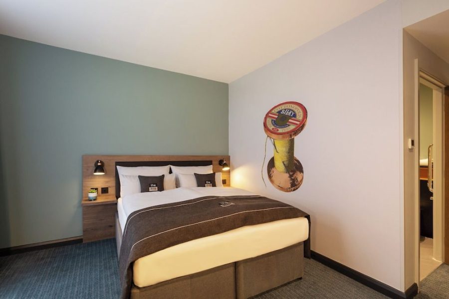 Bologna - Manchester - Holiday Inn - the niu