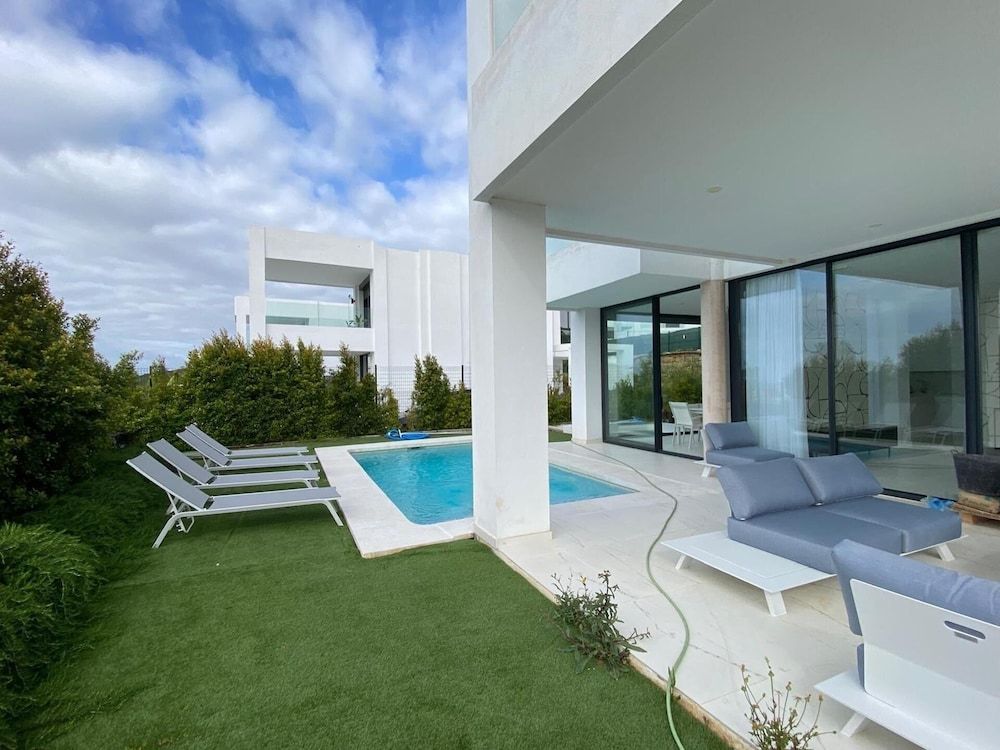 Bologna - Manilva - Villa Sotogrande- Sleeps 10 - Pool Access- jacuzzi