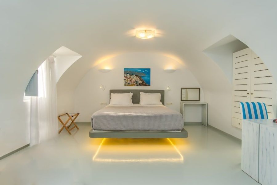 Catania - Órmos Athiniós - Central Fira Suites