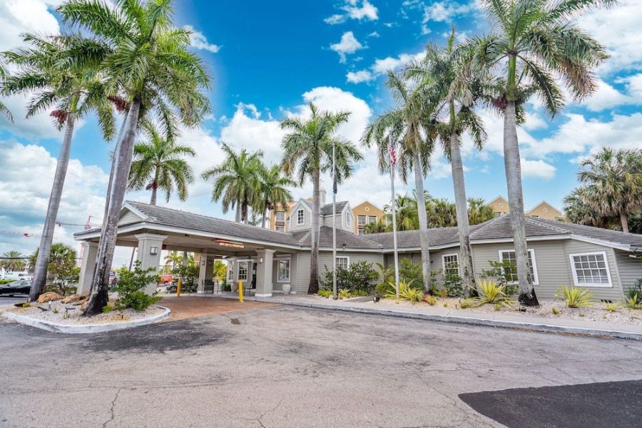 Milano - Fort Lauderdale - Hotolos Hollywood