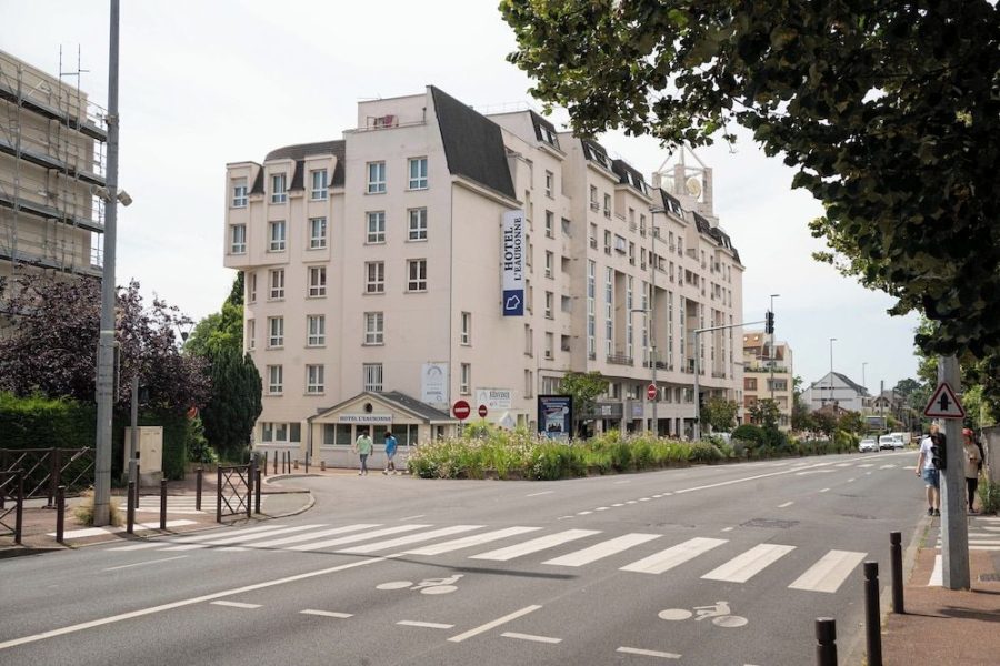 Napoli - Saint-Denis (Ile-de-France) - HOTEL l'EAUBONNE