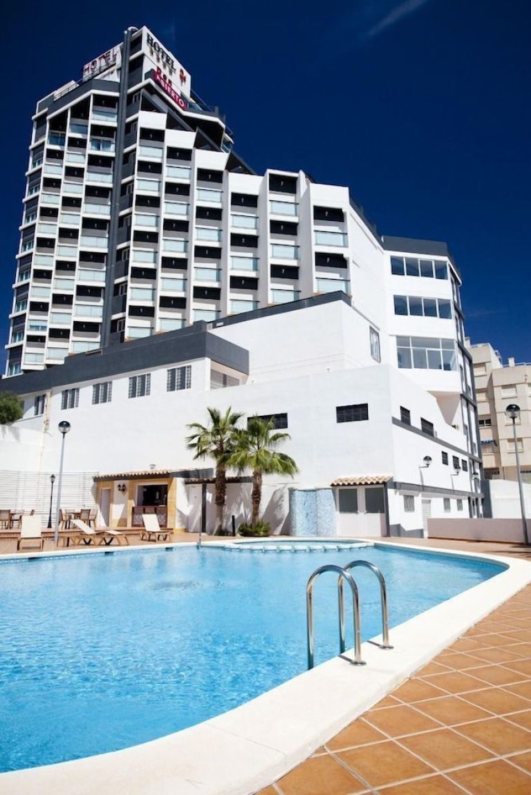 Volo + Hotel Verona - San Juan de Alicante - La Familia Gallo Rojo da 942.89€