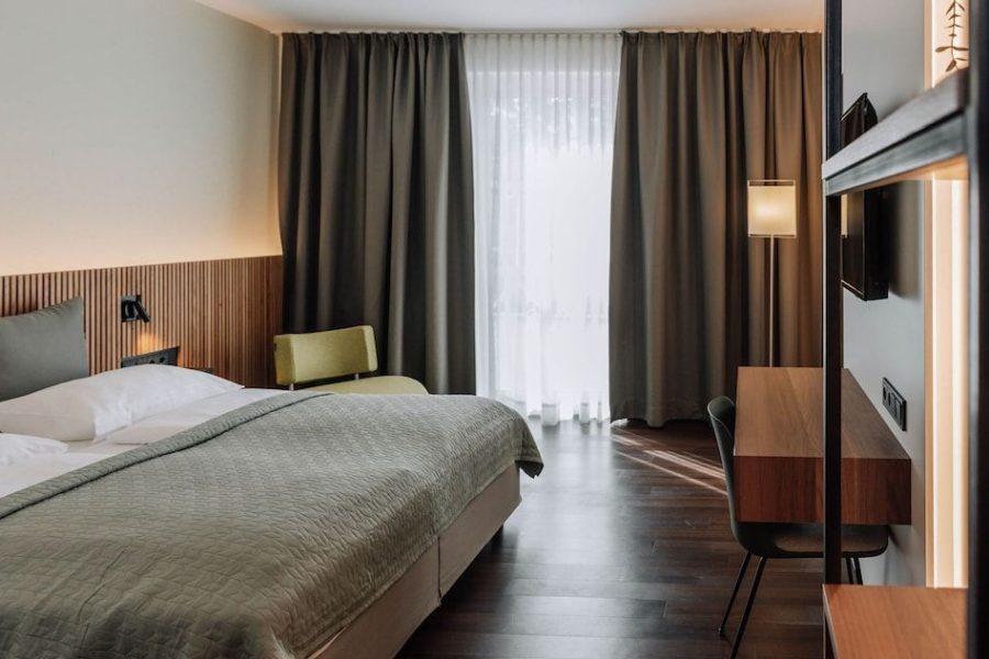 Cagliari - Schwechat - HEINhotel vienna airport