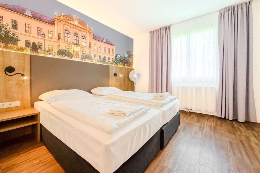 Milano - Schwechat - Hotel Sachsengang - free parking