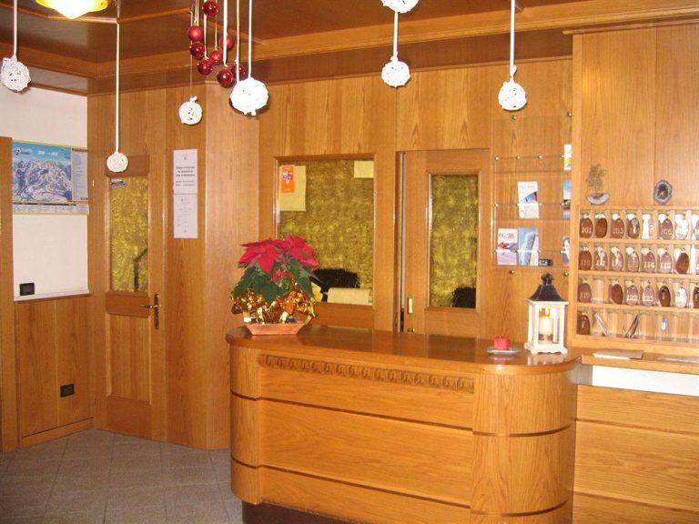 Volo + Hotel Napoli - Dolomiti - Hotel Irma da 349.85€