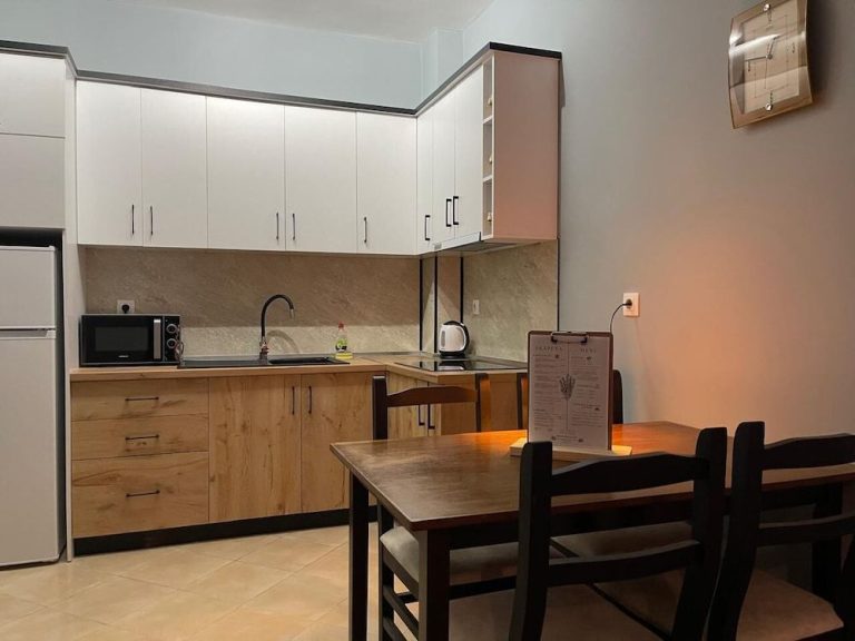 Volo + Hotel Roma - Riviera Albanese - Skapeta Apartments da 117.88€
