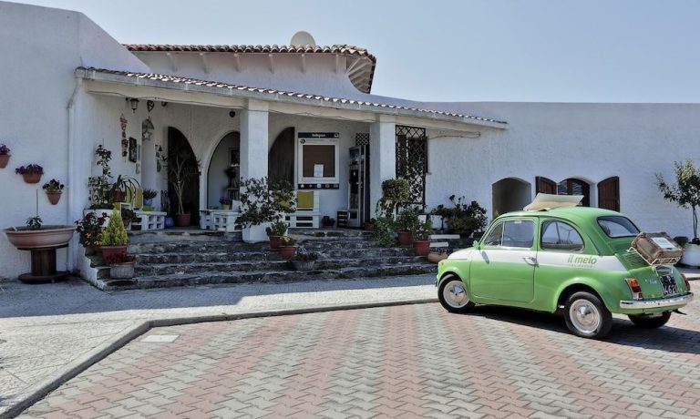 Volo + Hotel Bologna - Porto Torres - Il Melo Residence da 498.03€