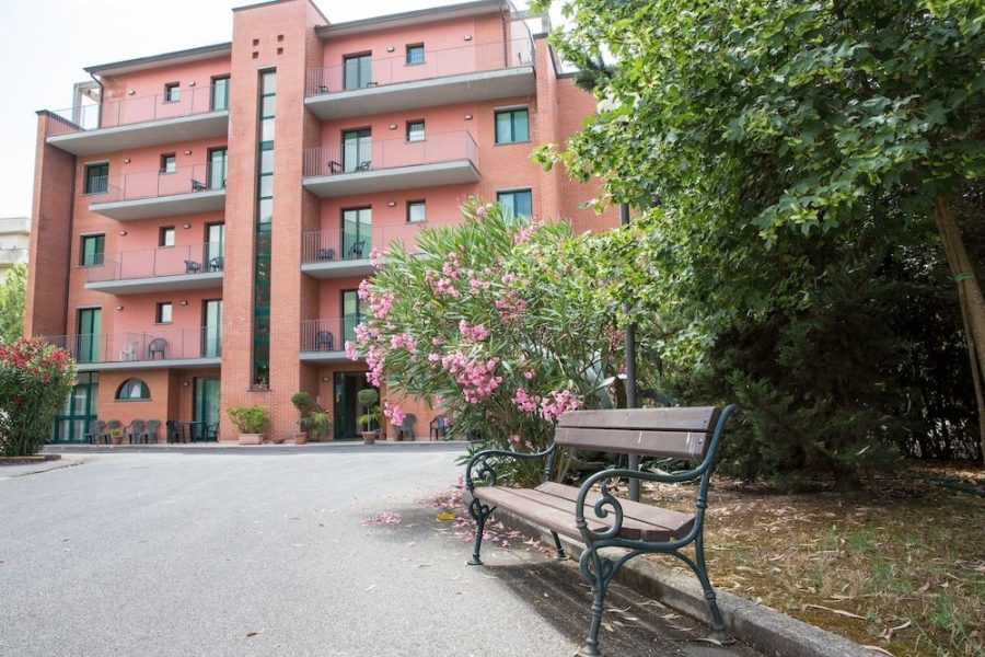 Bologna - Pisa - Casa Betania - Parcheggio Gratuito