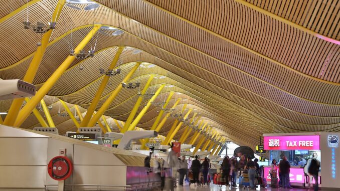 Aeroporto Barjas, Madrid - Foto di Yong Wang