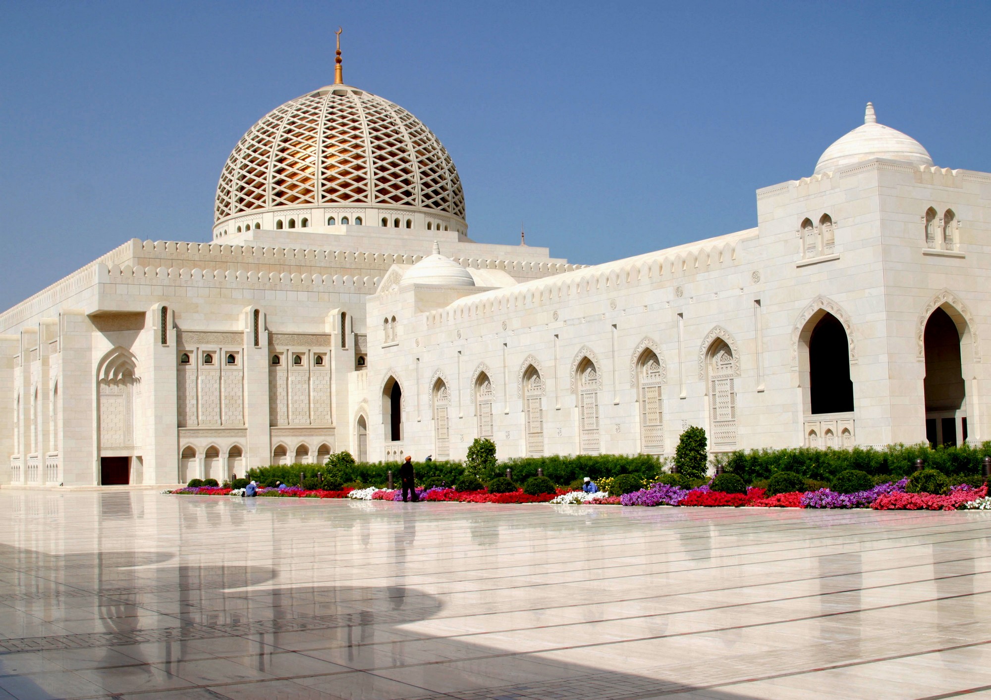 Mosques - Exterior view of the Sultan Qaboos Grand Mosque - Foto AIGO