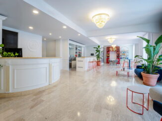 La hall del B&B Hotel Pesaro Des Bains - Foto US