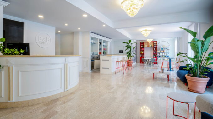 La hall del B&B Hotel Pesaro Des Bains - Foto US